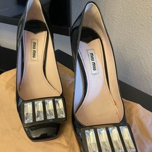 MIU MIU
Patent Leather Crystal Embellishments Pumps(without original box)